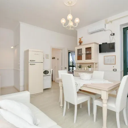 Elaia Aparthotel *
